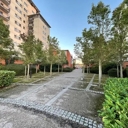 Lovely 2-Bed Flat Along The River Thames